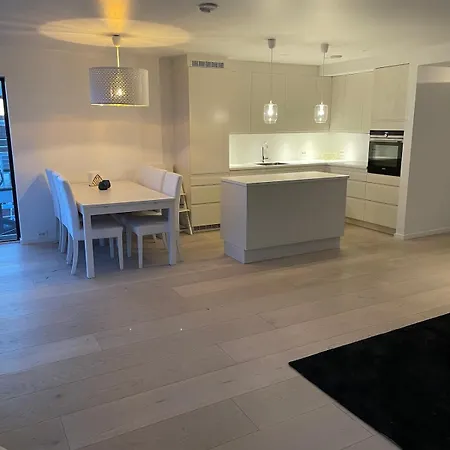 Exclusive In - Hollen *