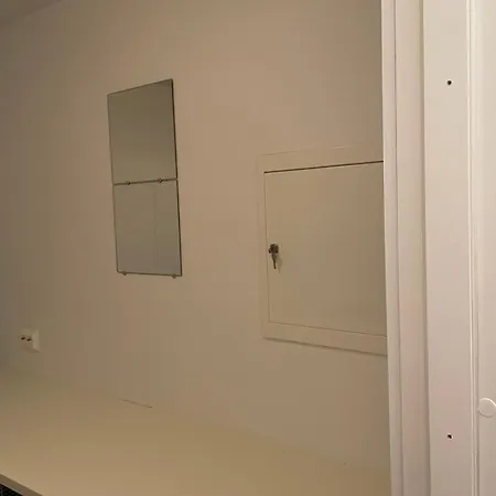 Exclusive In - Hollen 克里斯蒂安桑